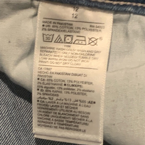 PRACTICALLY BRAND NEW LADIES OLD NAVY JEANS SZ. 12 WAIST & 32”LENGTH-WORN TWICE - Picture 6 of 6